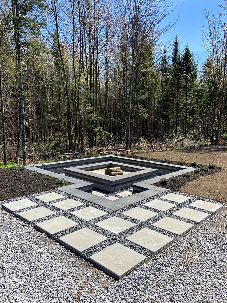 OUTDOOR FIRE PIT